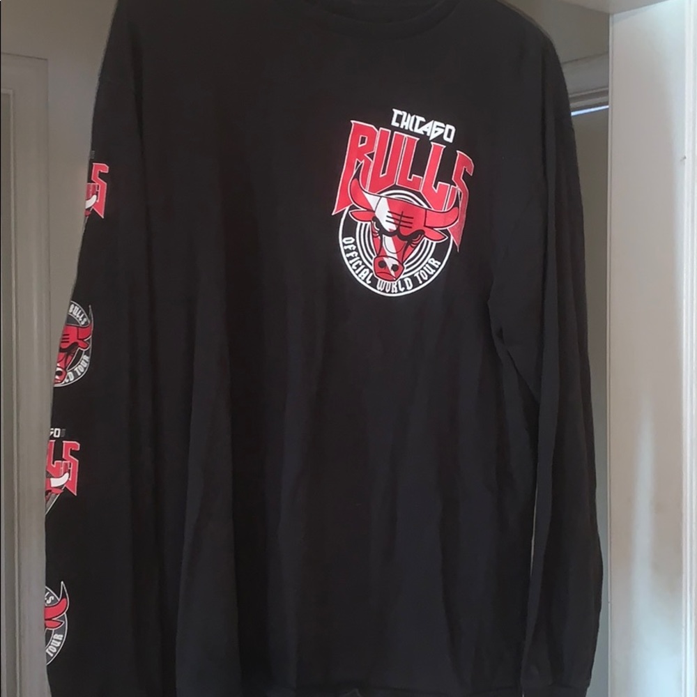 **SOLD**NBA Chicago Bulls long sleeve Men’s Size L